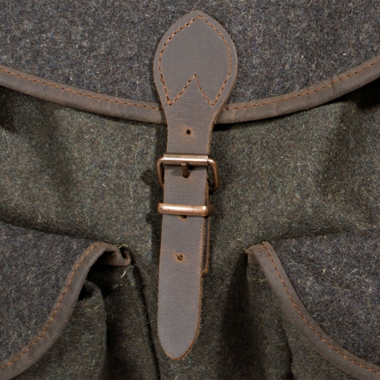 AKAH Lodenrucksack grün/grau - Details Leder