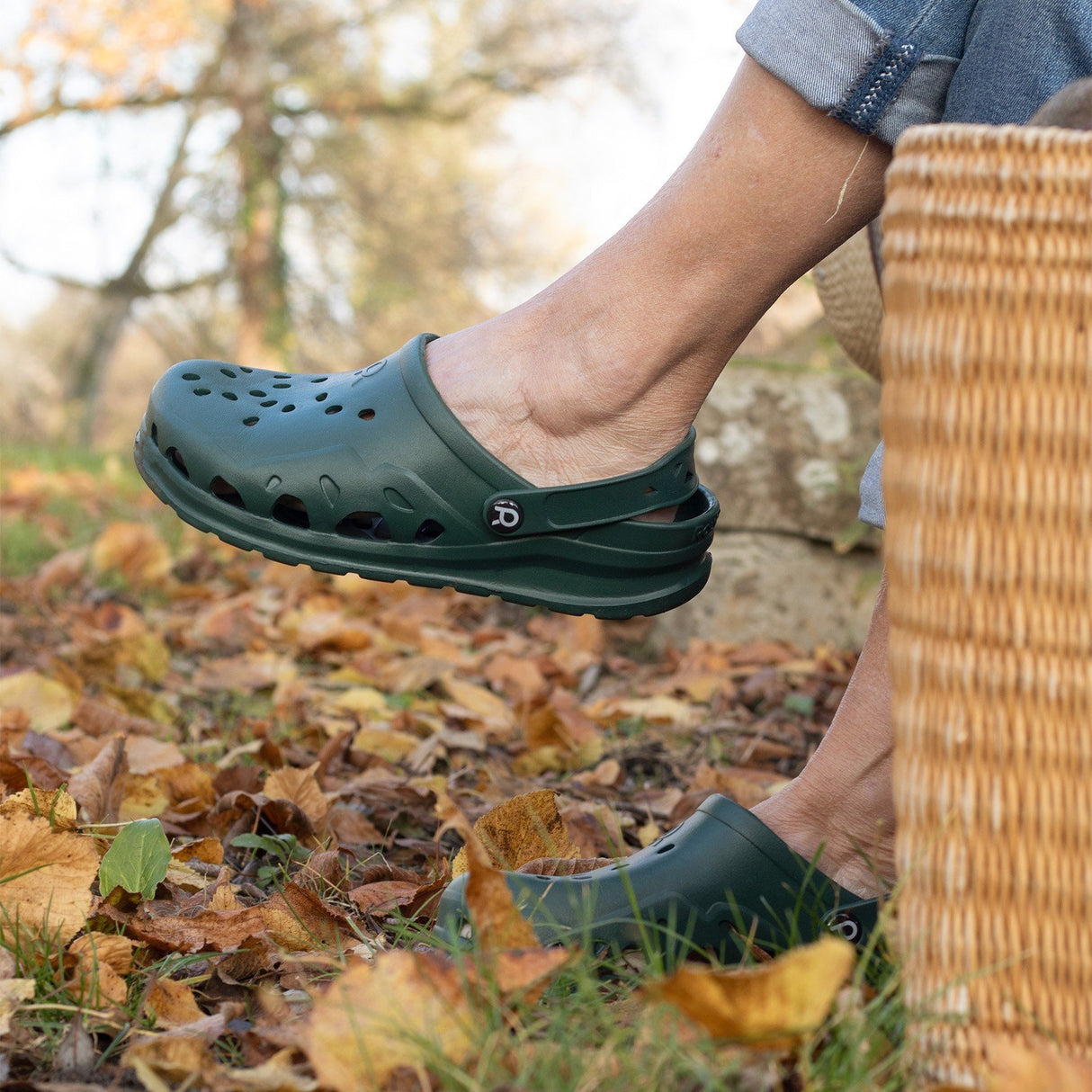 Bequemer Damenclog in Gruen