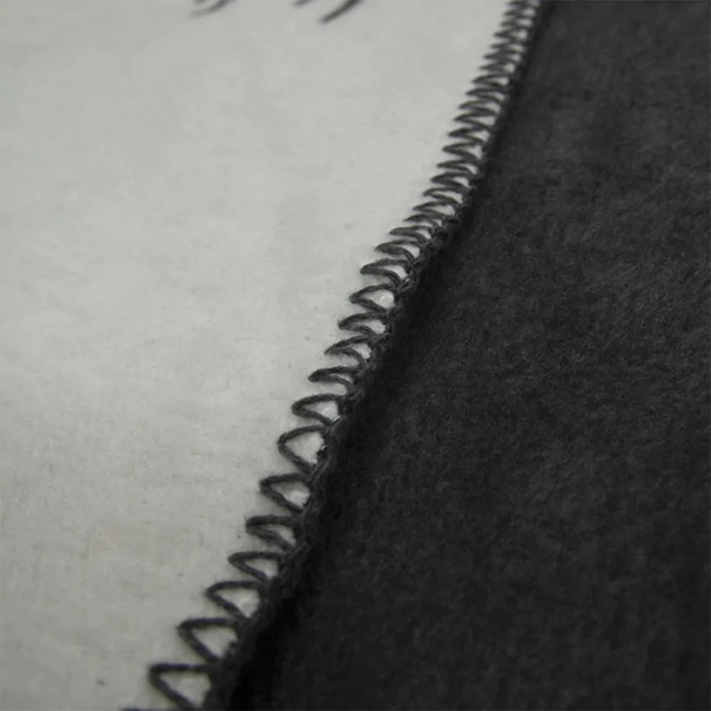 Kuscheldecke Geweih - Grau - Details Naht